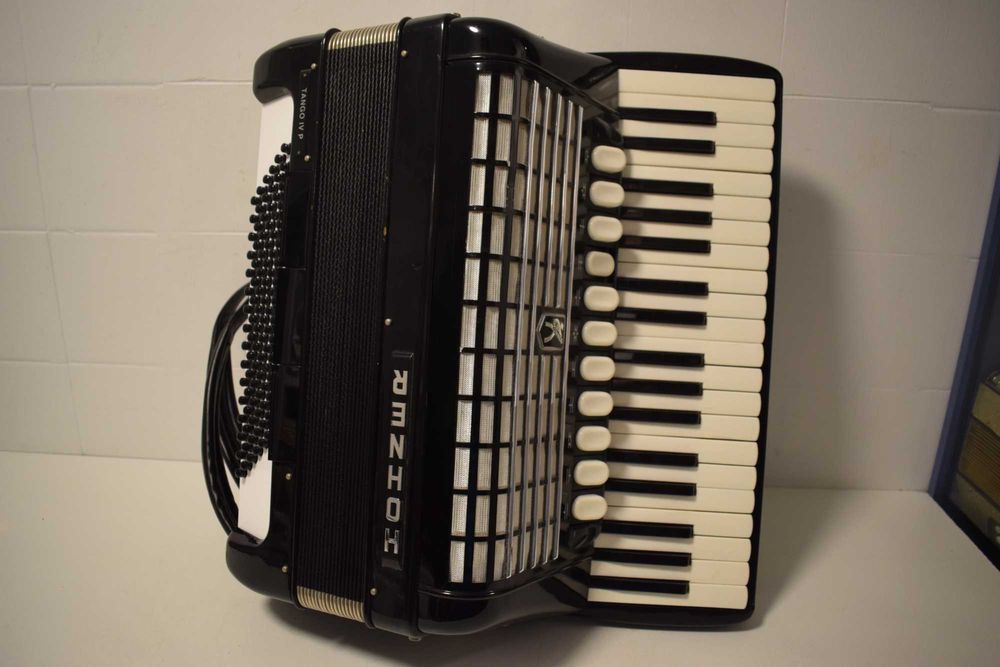 Acordeao Hohner Tango IV P 4 Voz 96 Baixox, N . 64