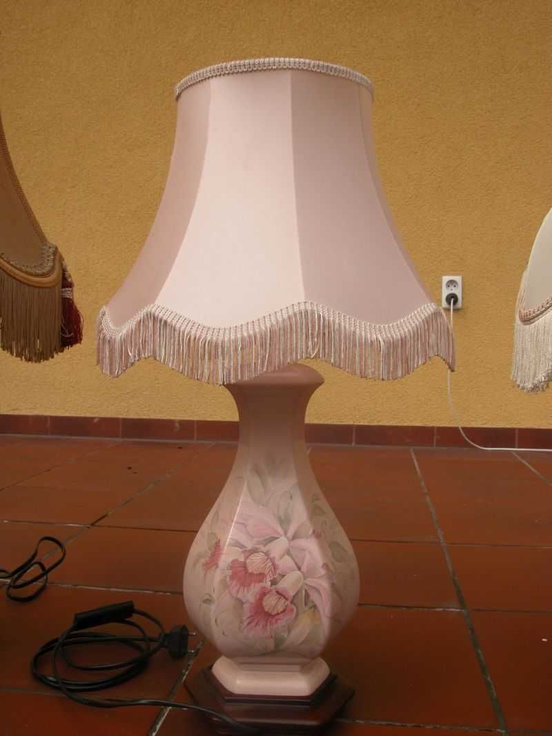 kolekcjonerska lampka / lampa na drewnianej podstawie