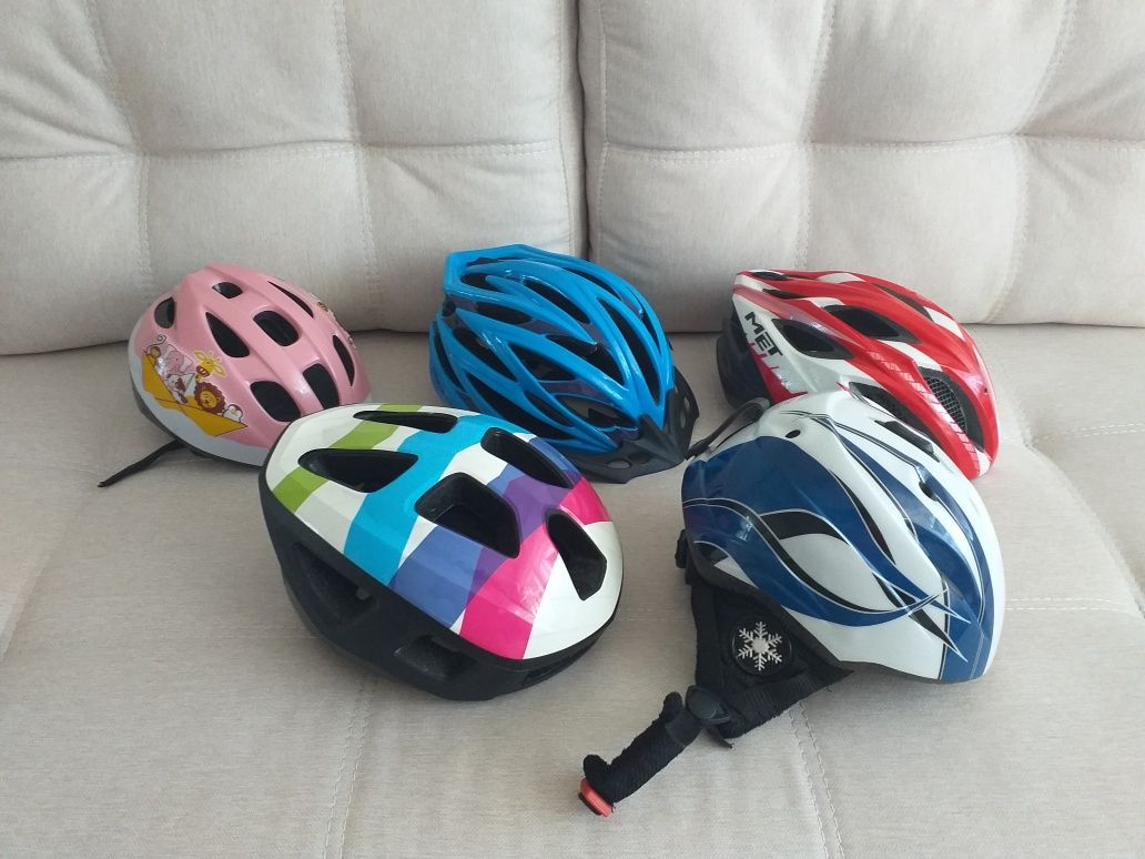 Шлем для езды на велосипеде.