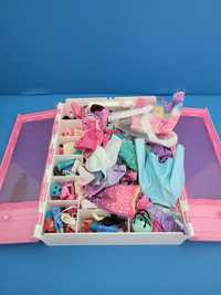 Barbie Szafa z ubraniami i akcesoriami