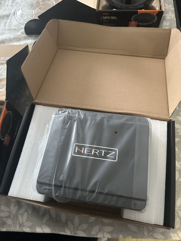 Amplificador hertz e colunas focal