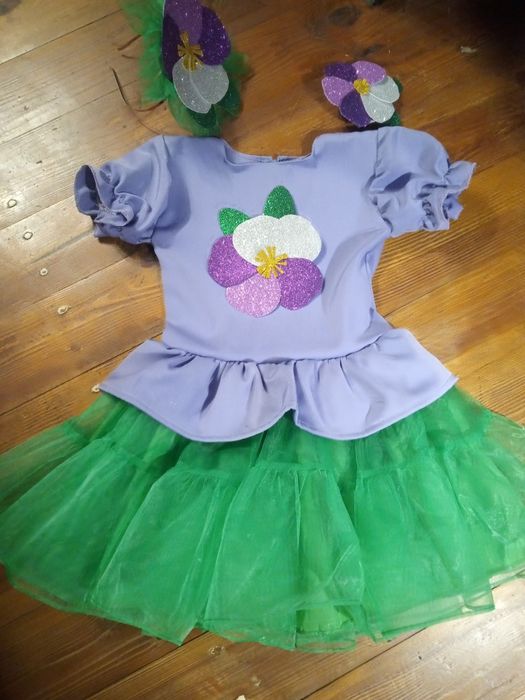 Фіалка, фіалочка сукня з обручем і квіткою на руку