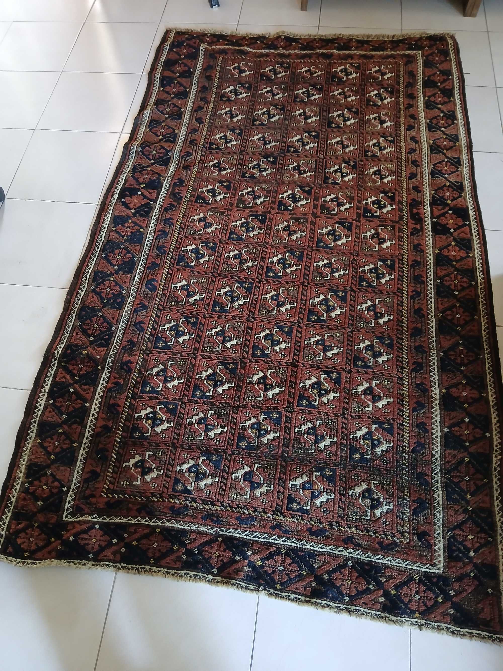 Tapete Afghan belíssimo e antigo.