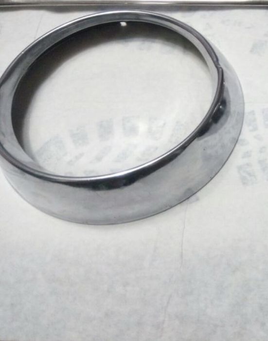 Продам обідок  на фару на ГАЗ-21