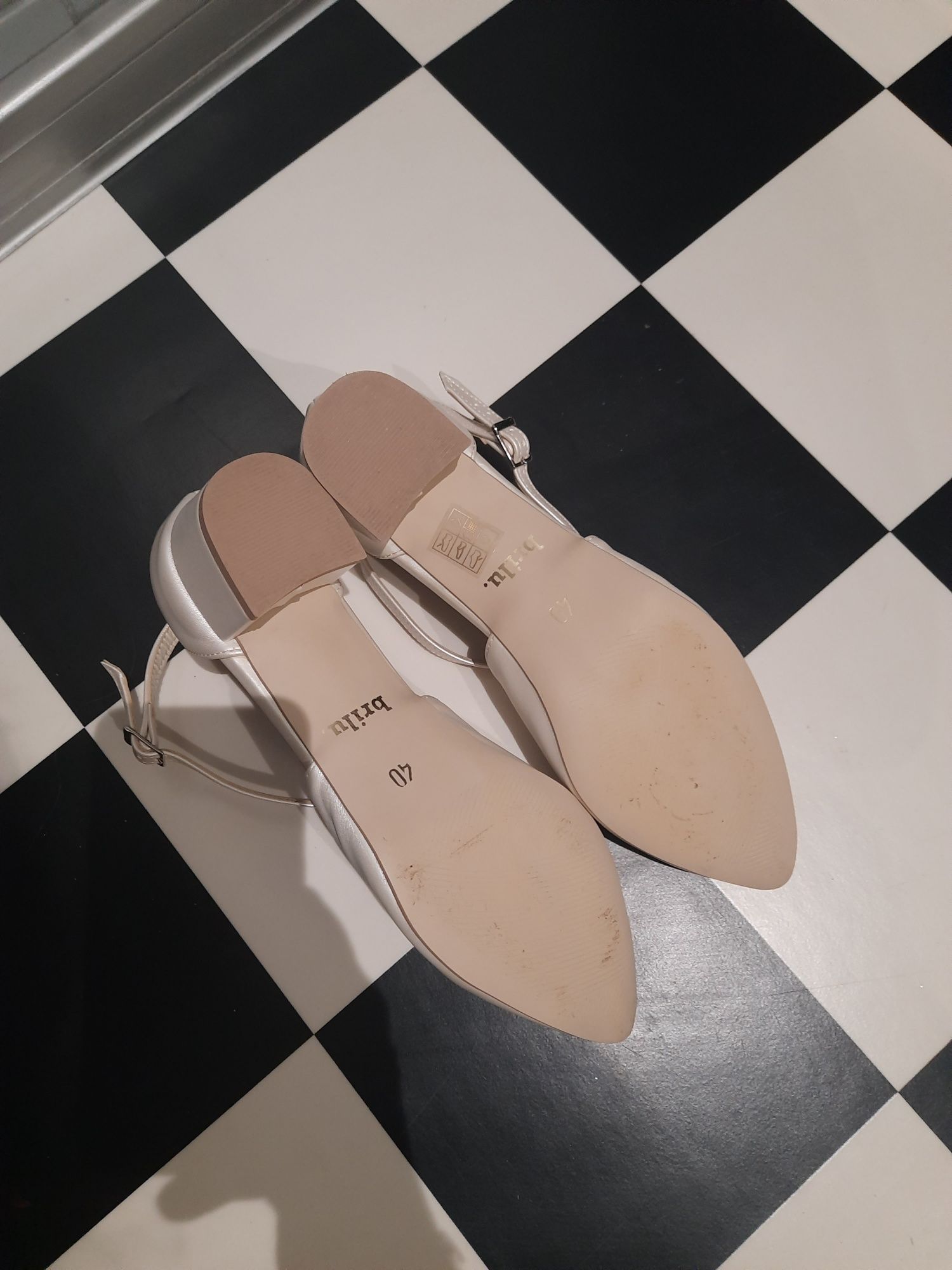 Buty perłowe brilu 40