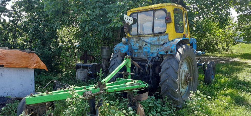 Трактор ЮМЗ 6 на ходу