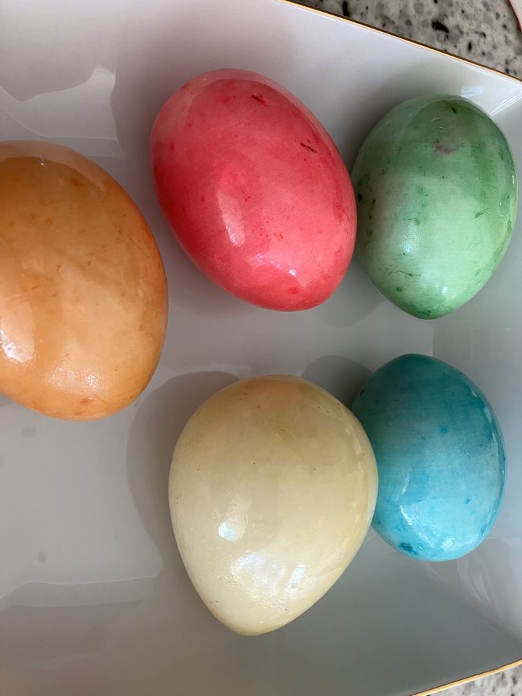 Ovos coloridos de alabastro