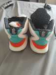 Sapatilhas adidas.