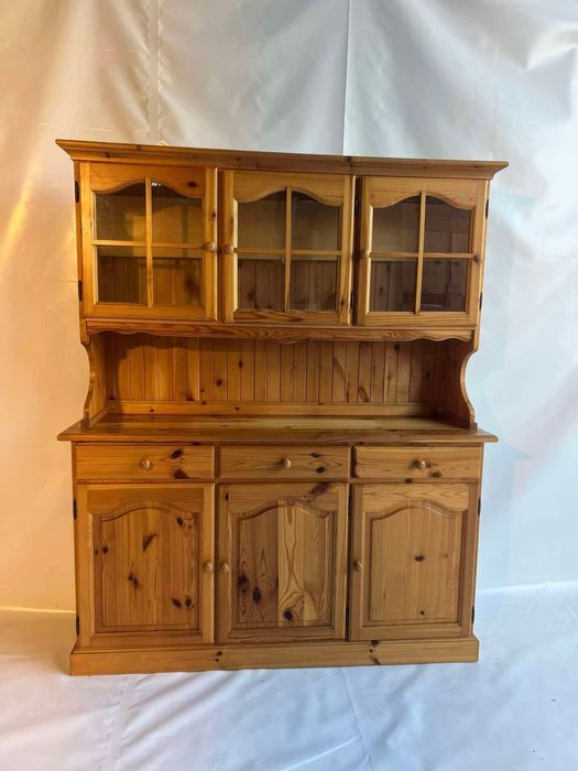 Kredens z litego drewna