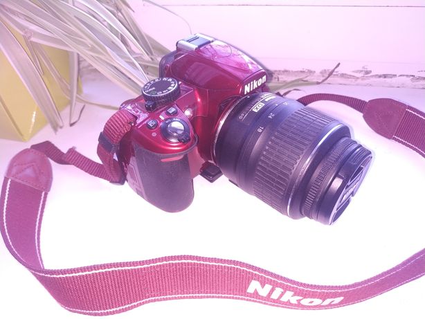 Фотоапарат Nikon D3100. З об'єктивом.