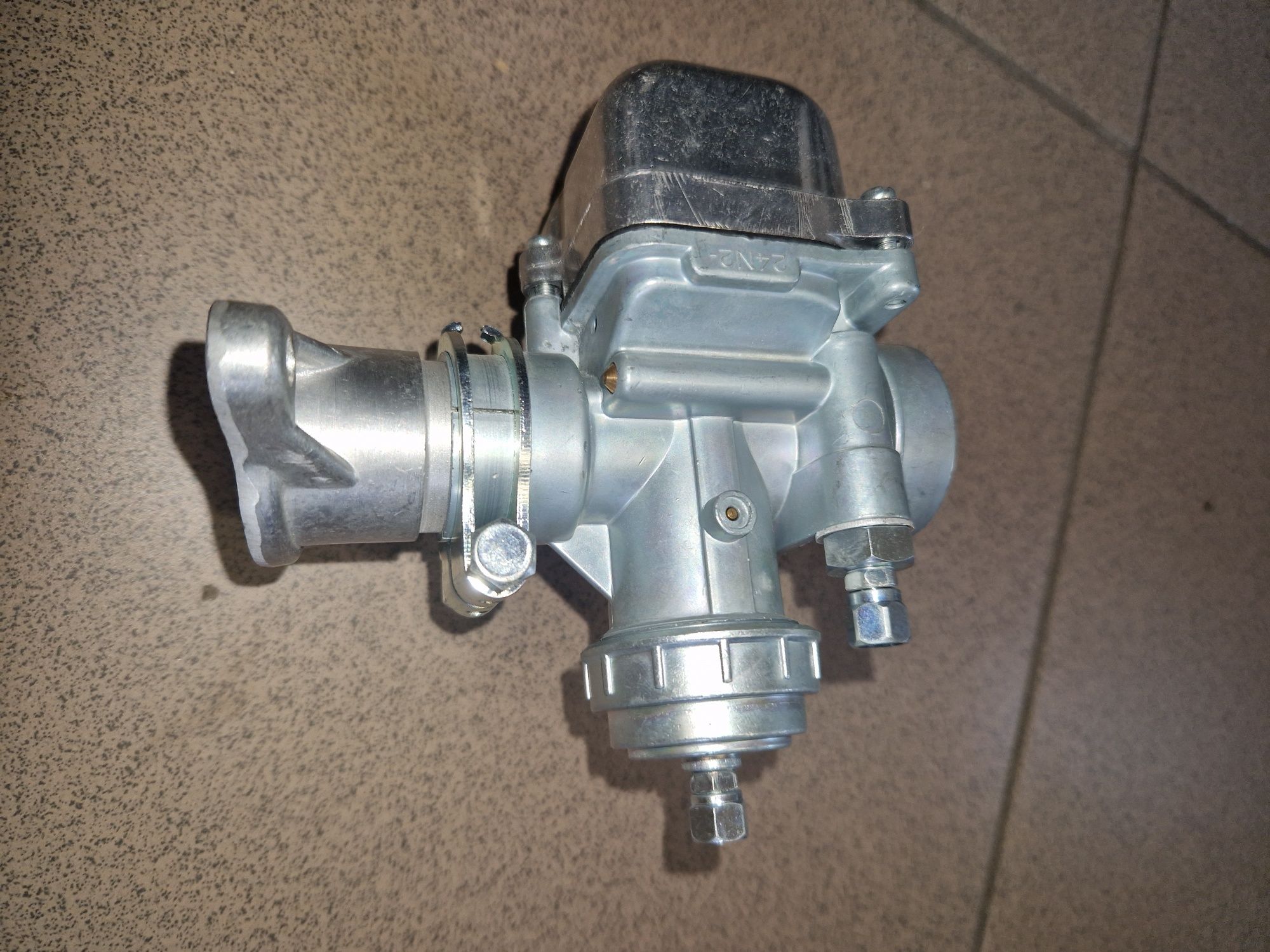 Nowy kpl z kruccem ganik silnika mz etz 150 .24N2