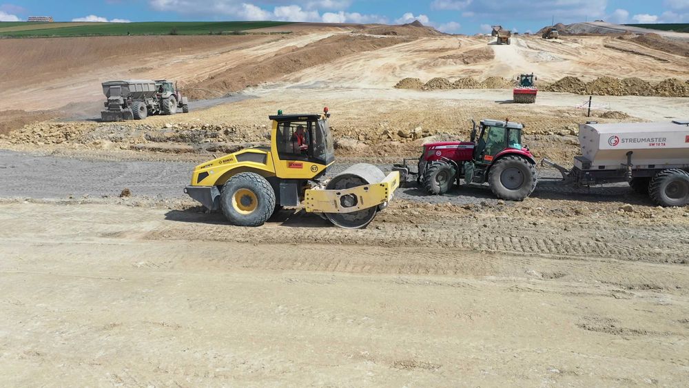 Wynajem Równiarka 3D, spycharka, stabilizacja gruntu