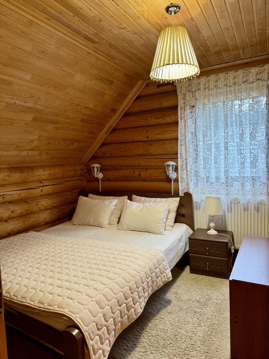 Затишний котедж на 6-8 гостей с гарним розташуванням біля лісу