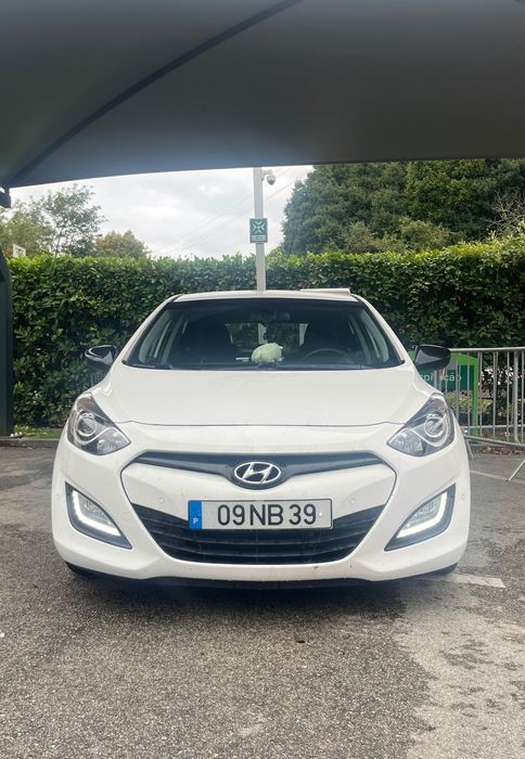 Hyundai i30 blue drive