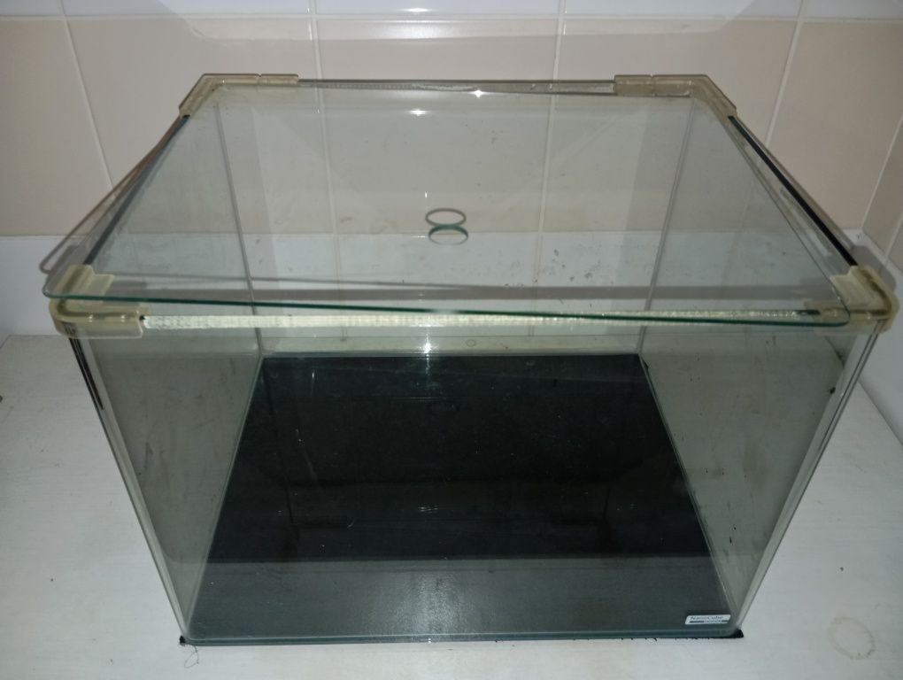 Vendo aquário tamanho médio