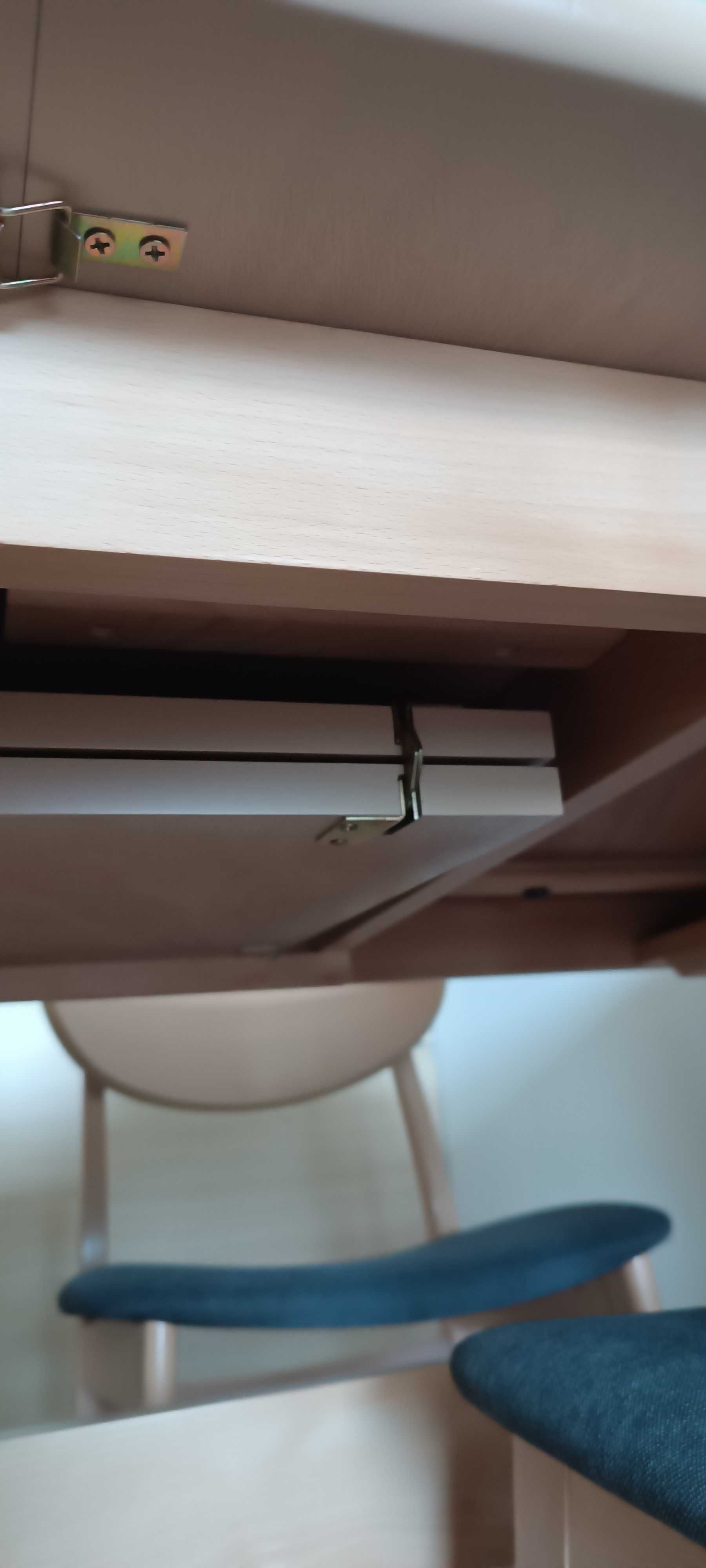 Stół kuchenny plus 4 krzesła