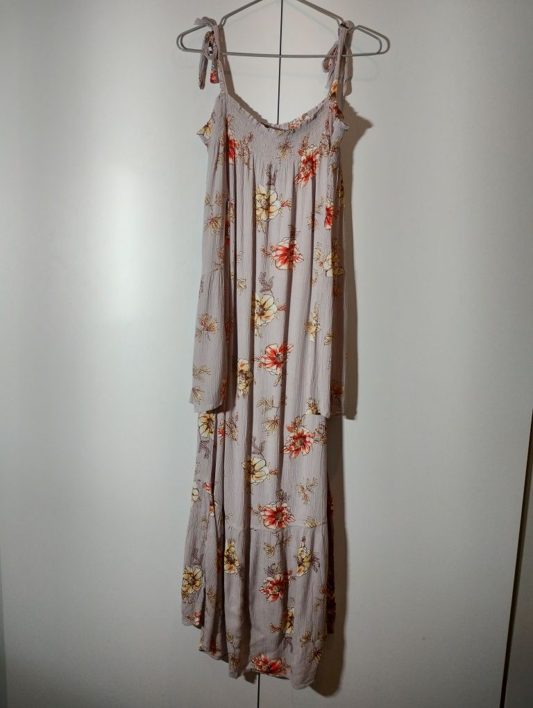 Sukienka boho/hippie w kwiaty maxi.