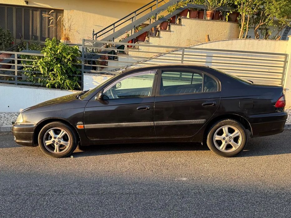Toyota Avensis S/D 2.0 D4D Sol