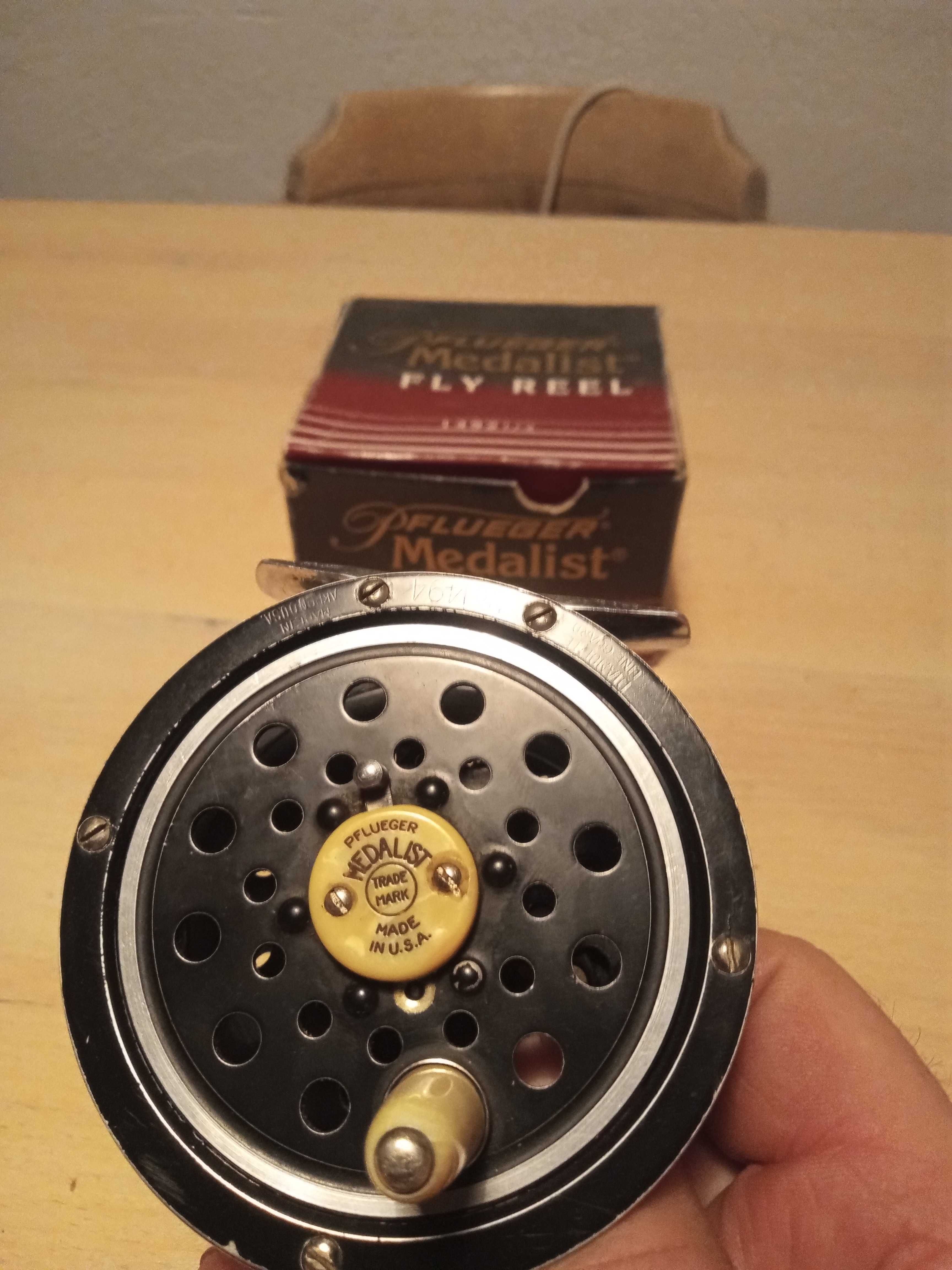 Kołowrotek muchowy Pflueger 1494.