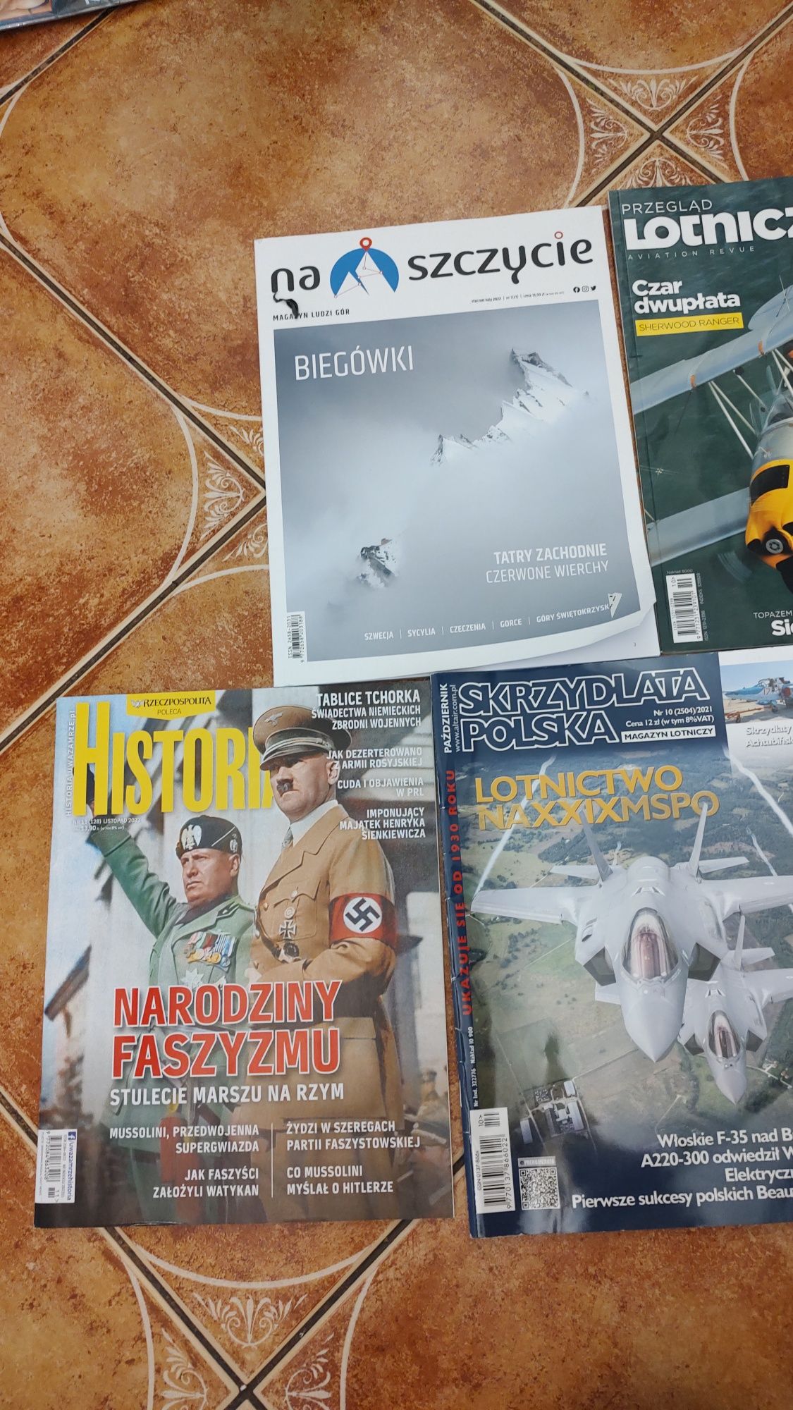 Zestaw gazet mężczyzna historia technika wojskowa przegląd lotniczy