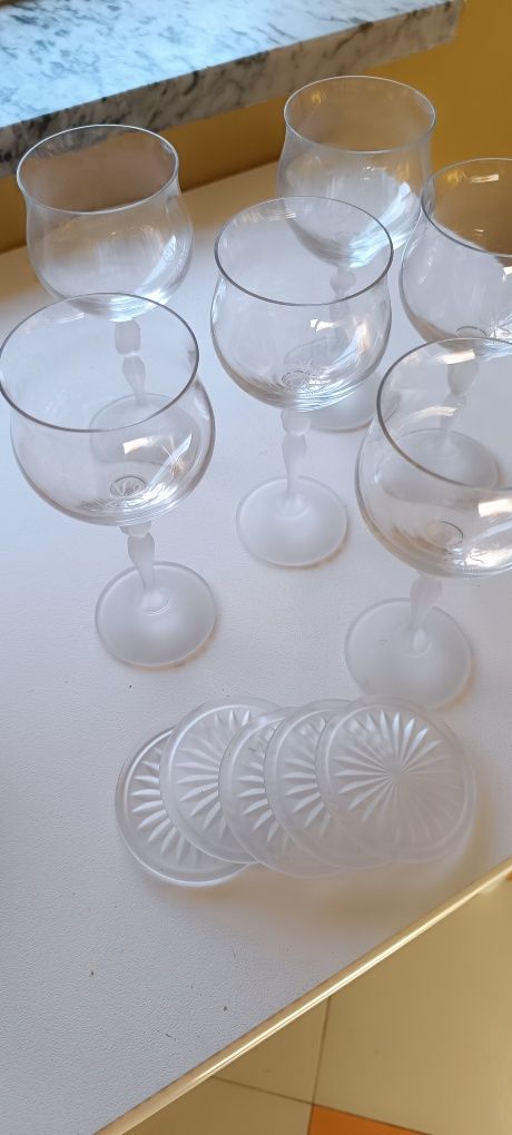 6 copos de cristal com 5 bases. Usados. Em excelente estado