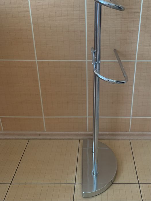 Продаєтсья стійка/тримач для одягу, рушників або інших предметів