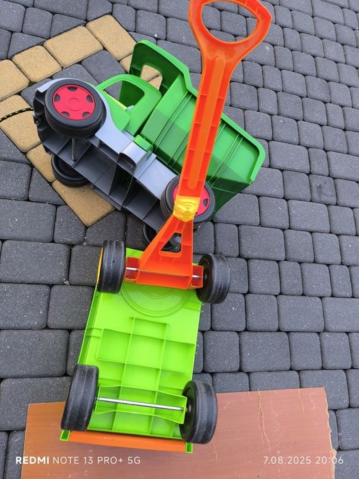 Auto  duże ciężarówka przyczepa