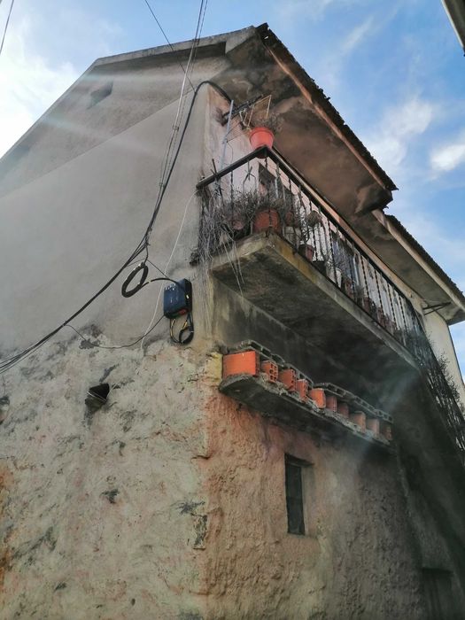 Moradia rústica centro aldeia de Lalim