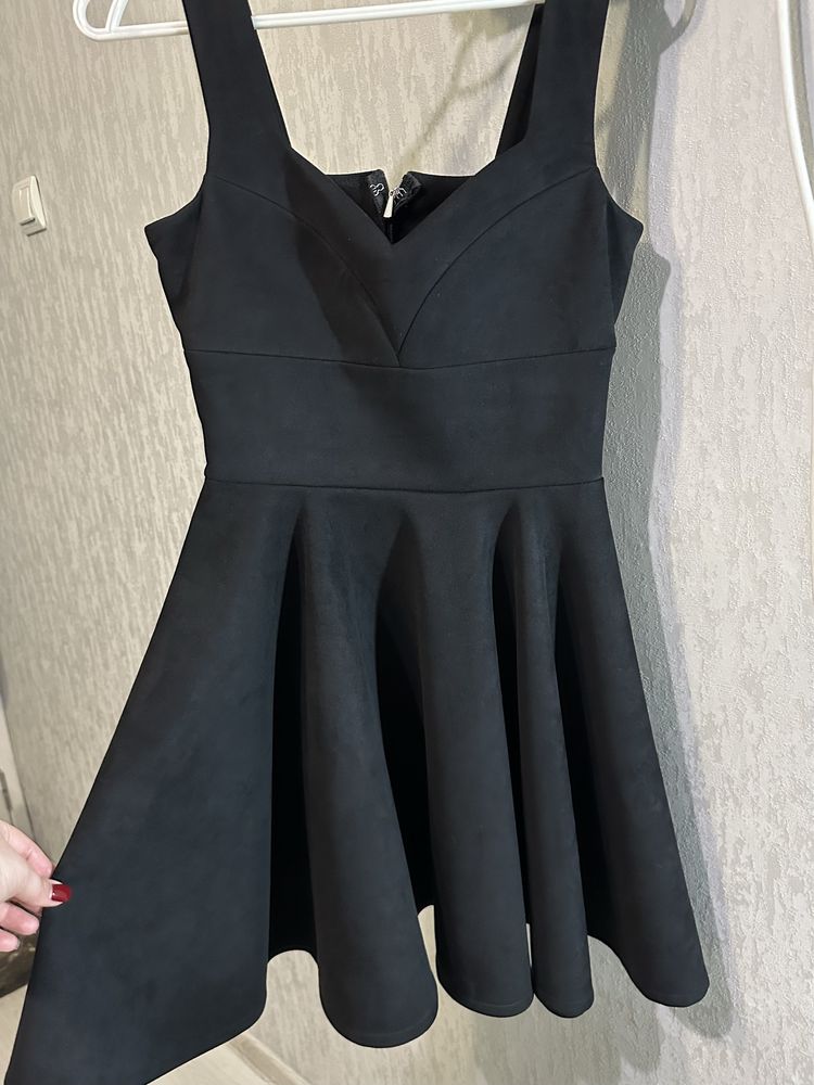 Черное замшевое платье