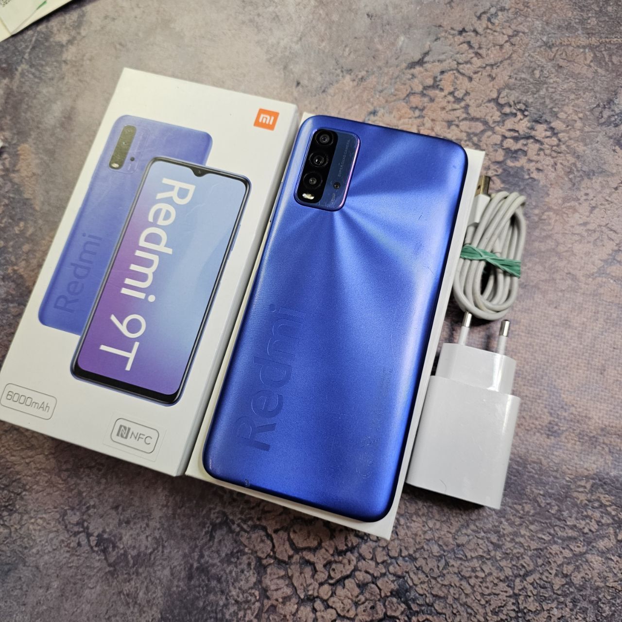 Xiaomi Redmi 9T 4/64 гб
Стан 9/10, екран ідеальний,