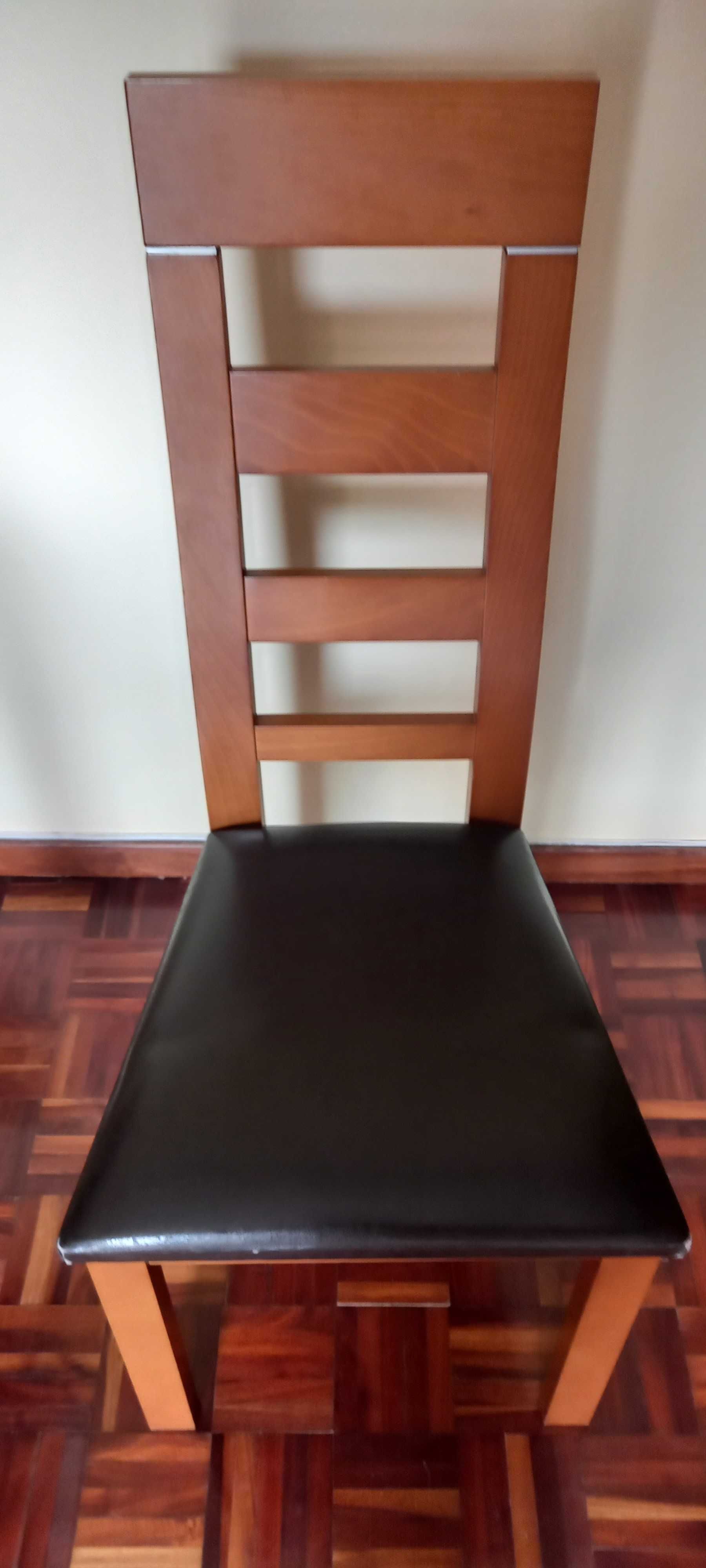 Conjunto de móvel de sala com mesa extensível e 4 cadeiras