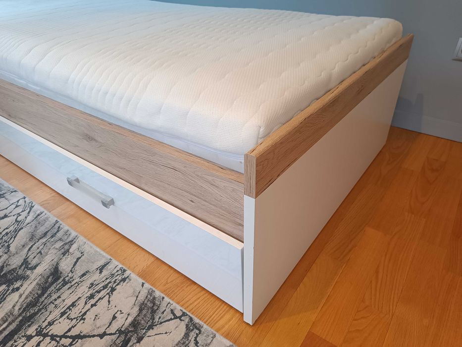 Regał + łóżko z materacem + biurko + krzesło obrotowe