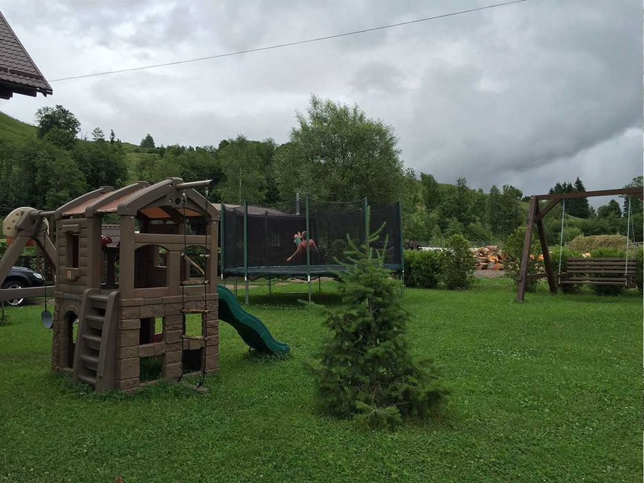 Апартаменти з кухнею та басейном для 2х або 4х, біля Буковелю, Карпати