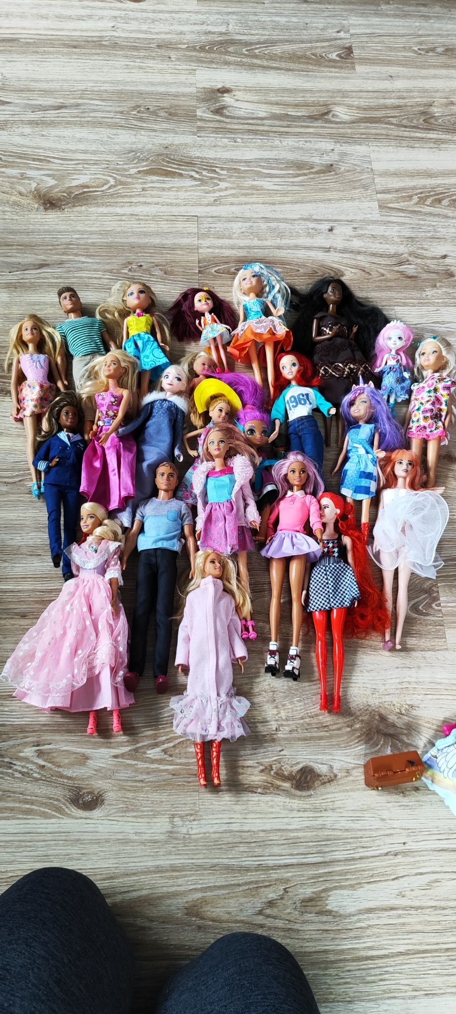 Lalki Barbie, meble, ubranka, buty, akcesoria