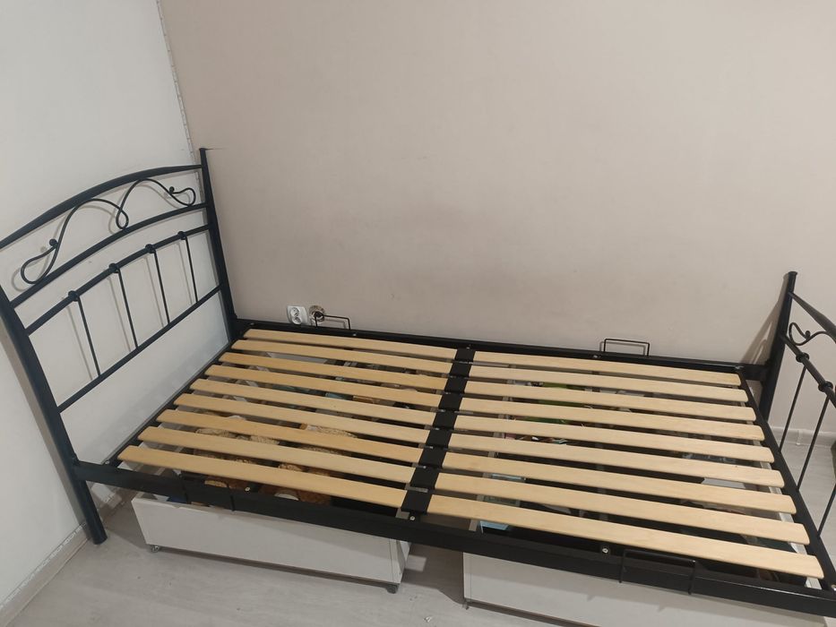 Łóżko metalowe czarne