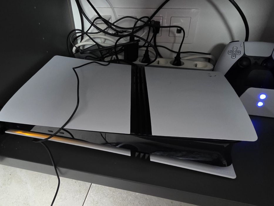 Konsola PS5 pro 2 TB + Gogle VR2 i dodatki