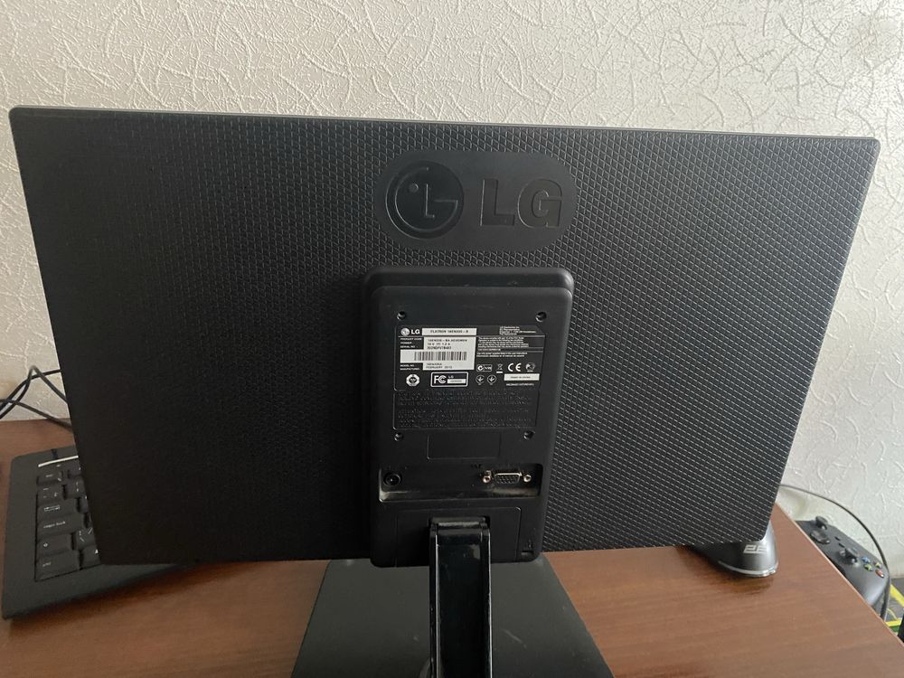 Монитор 19 LG 19EN33S-B