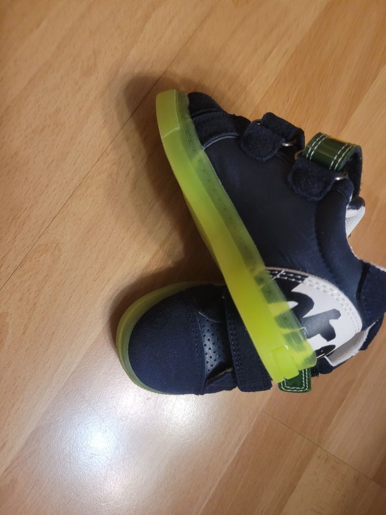 Półbuty sneakersy chłopięce CCC ACTION BOY rozmiar 24 NOWE