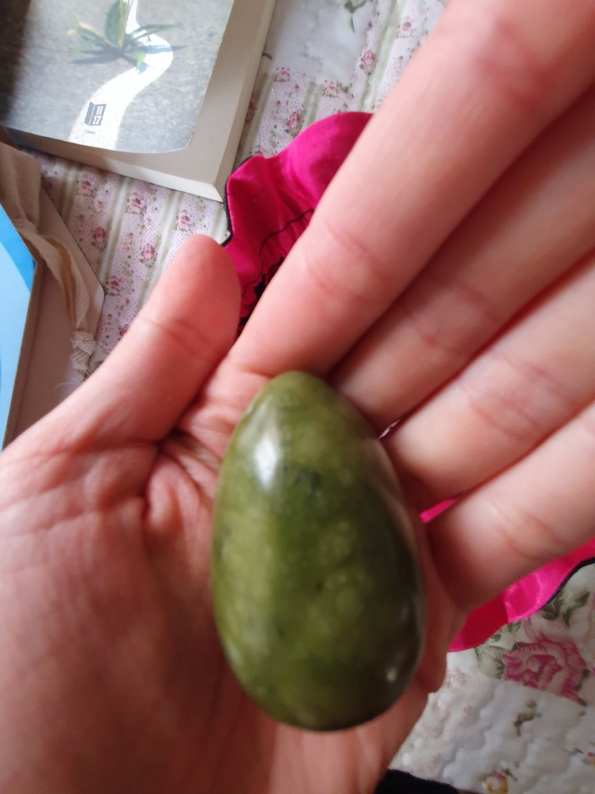 Yoni eggs / ovos de cristaloterapia / keggel