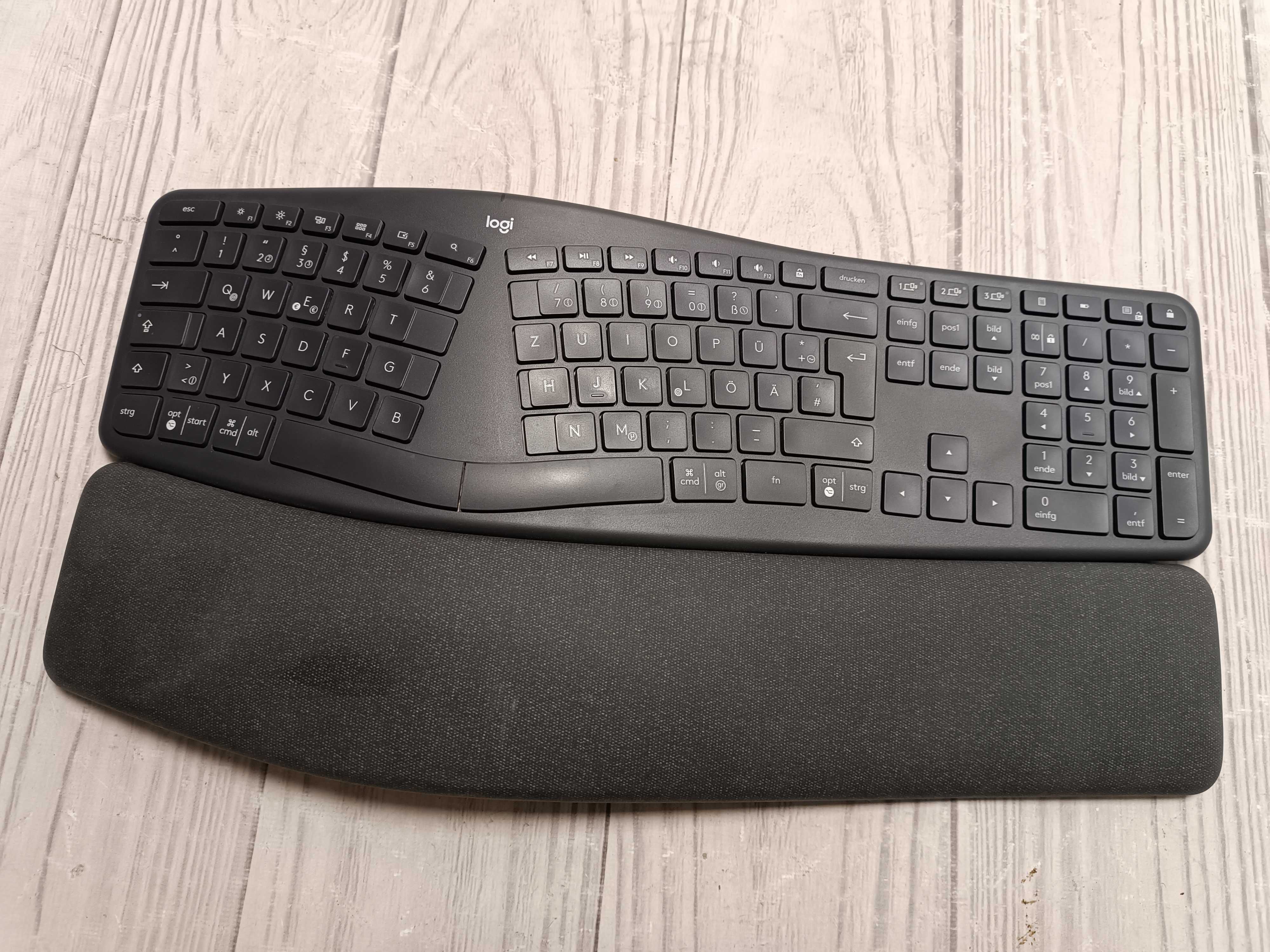 Logitech ERGO K860 бездротова ергономічна QWERTZ-клавіатура  Bluetooth