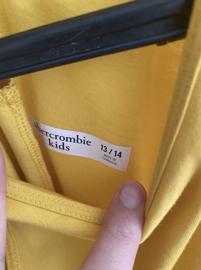 Abercrombie - 2 tshirts tamanho 13/14 anos NOVAS