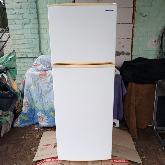 Продам двокамерний холодильник "Samsung" в ідеальному стані.