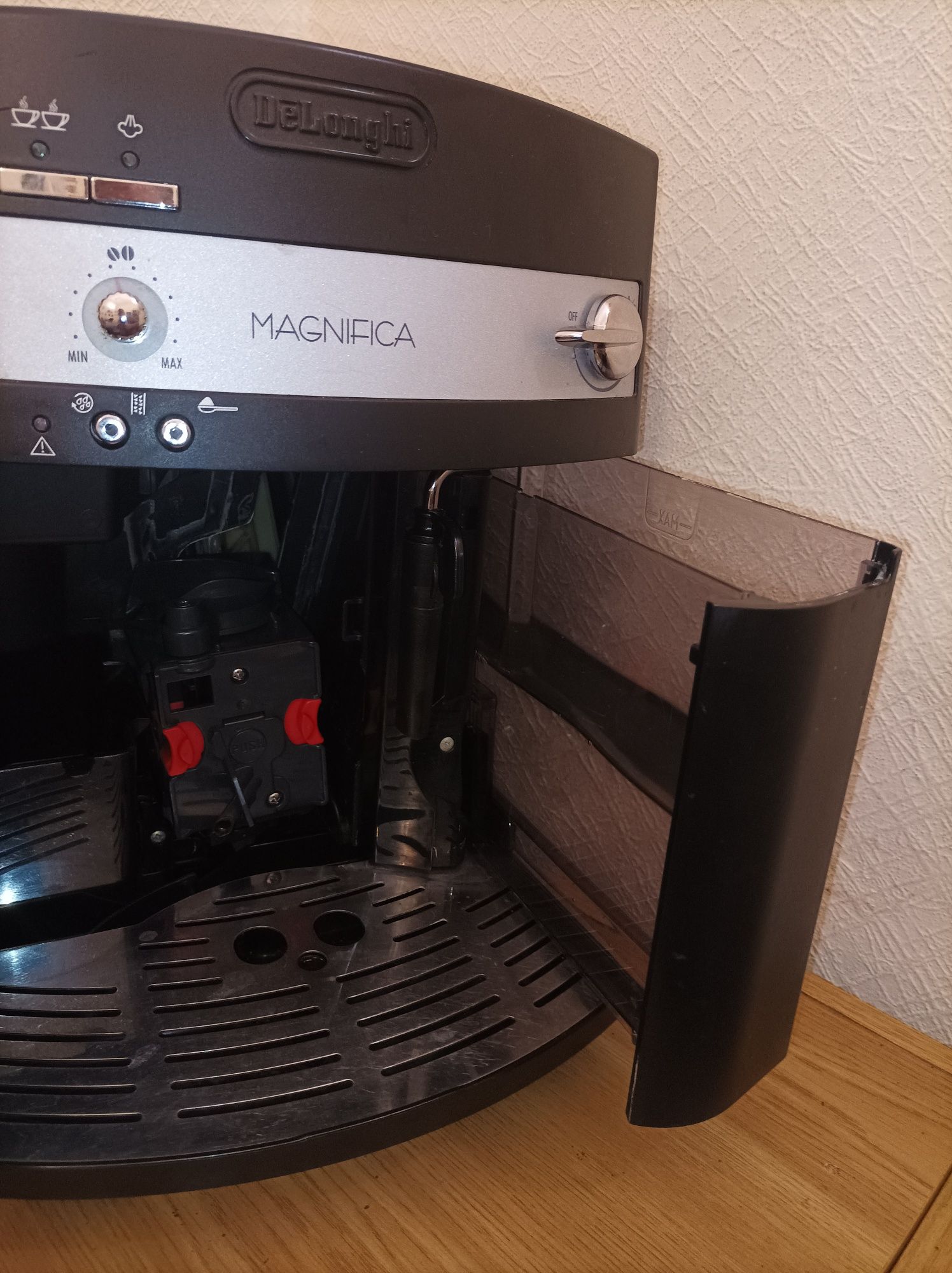 Кофемащина Delonghi Magnifica