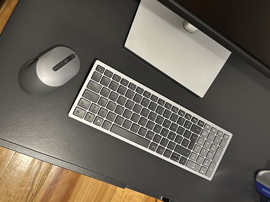 Gaming Monitor DELL with keyboard, mouse & cables