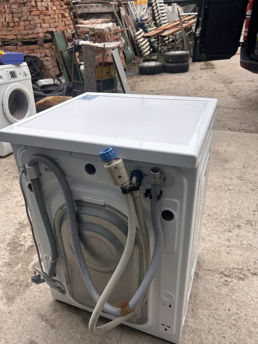 Продам пральну машину Samsung 8kg в ідеальному стані