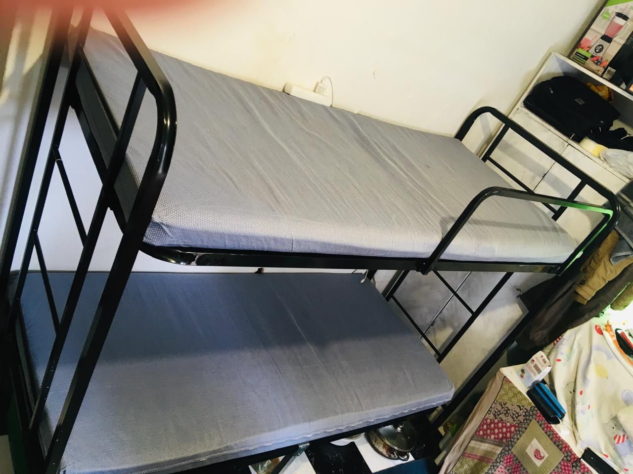 Cama de casal em muito bom estado, total de 50 peças.
