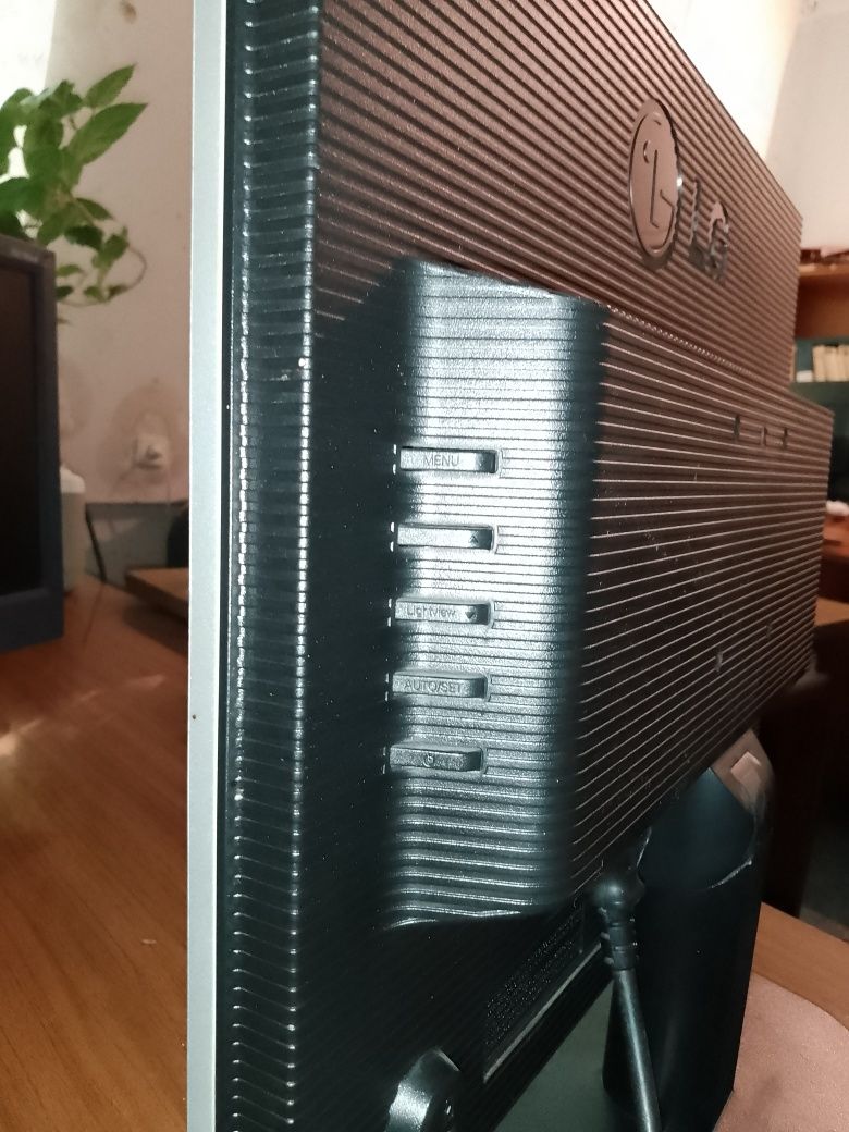 Монітор ПК LG Flatron L1918S
