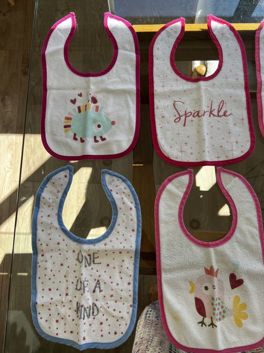 Vendo conjunto de babetes bebé impermeáveis