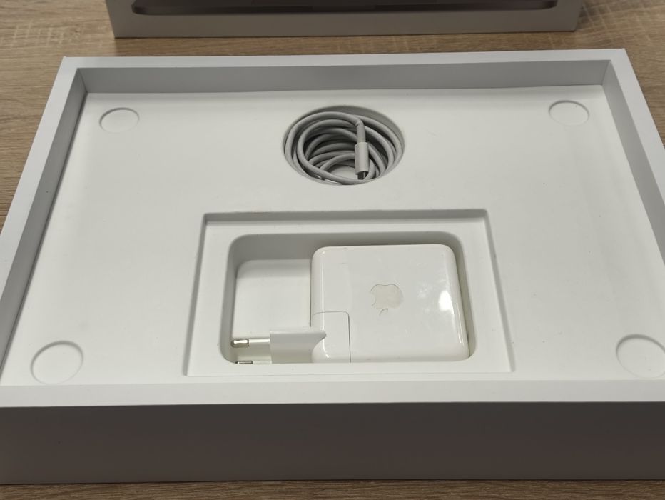 Laptop MacBook PRO 13,3" M1 16GB 256GB 2020r.