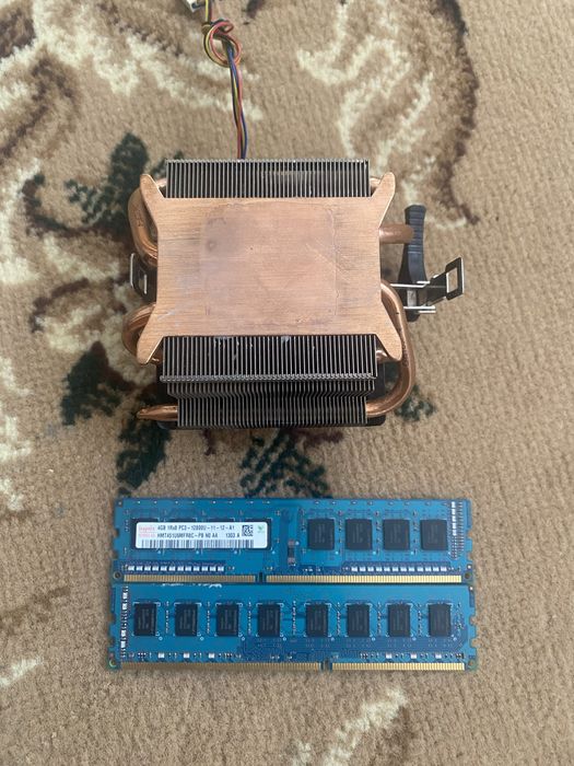 Материнська плата, процесор, оперативна память і охолодження проца.